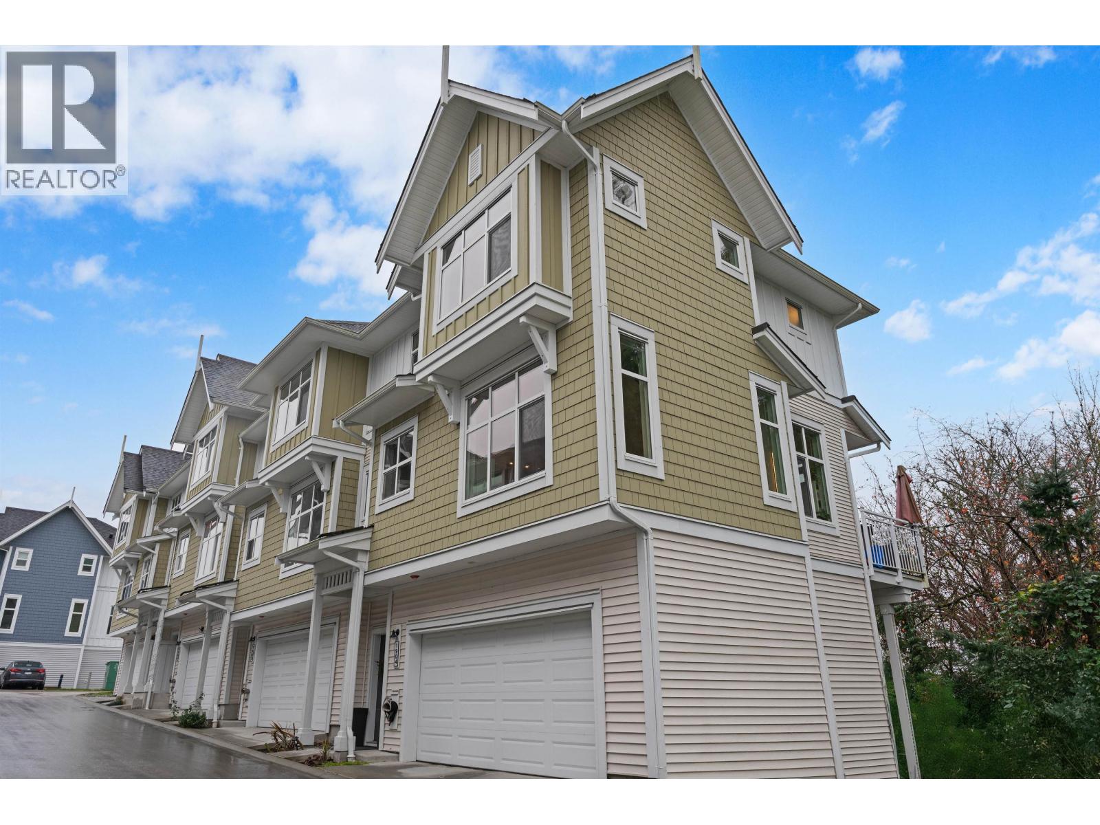 1904 11295 Pazarena Place, Maple Ridge, British Columbia  V2X 4K9 - Photo 4 - R3094718