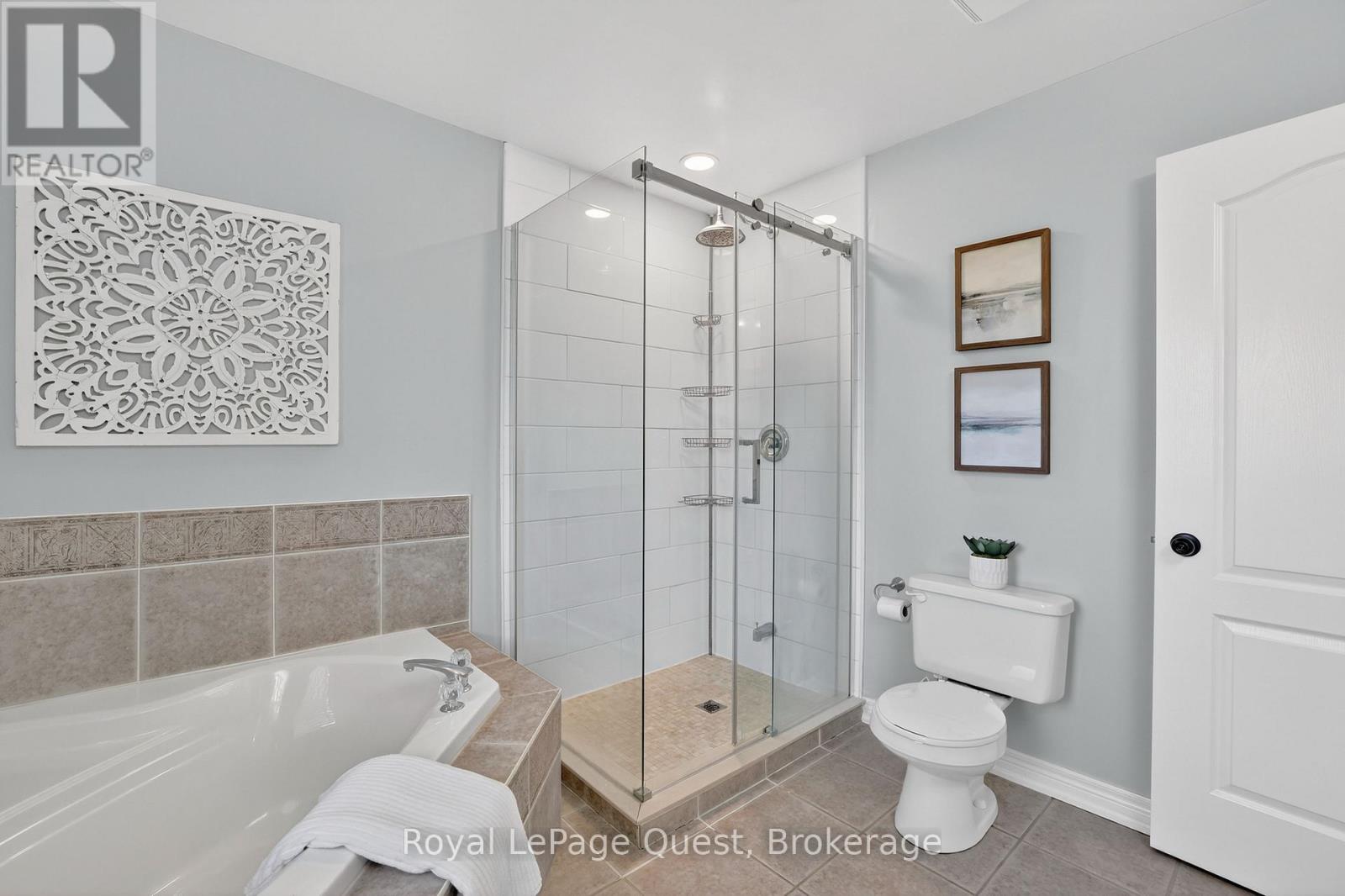 153 Woodbury Crescent, Newmarket (Summerhill Estates), Ontario  L3X 2S5 - Photo 19 - N12936320