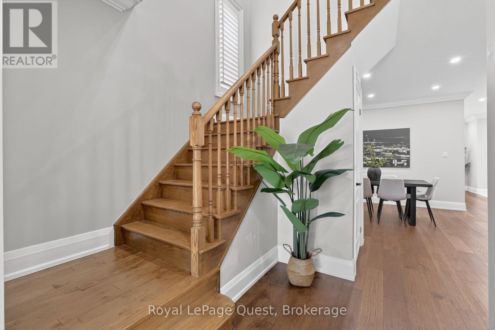 153 Woodbury Crescent, Newmarket (Summerhill Estates), Ontario  L3X 2S5 - Photo 4 - N12936320