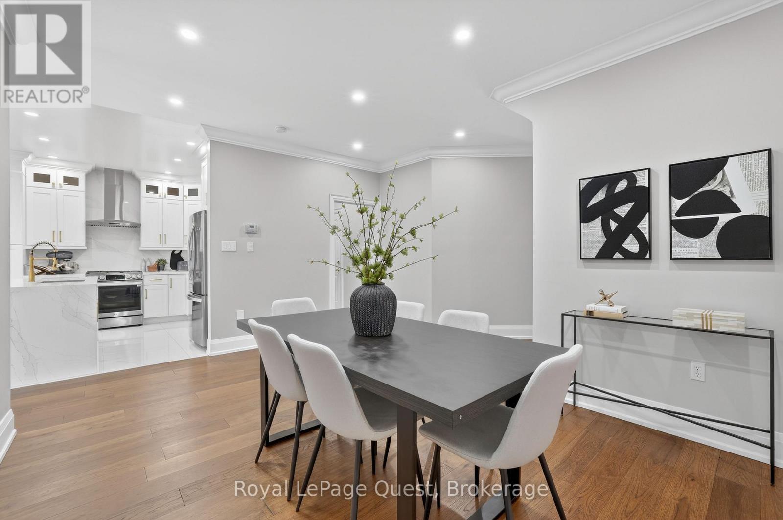 153 Woodbury Crescent, Newmarket (Summerhill Estates), Ontario  L3X 2S5 - Photo 5 - N12936320