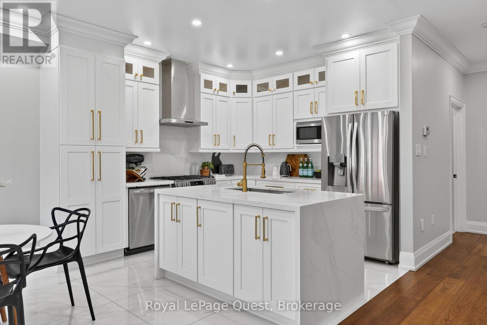 153 Woodbury Crescent, Newmarket (Summerhill Estates), Ontario  L3X 2S5 - Photo 6 - N12936320