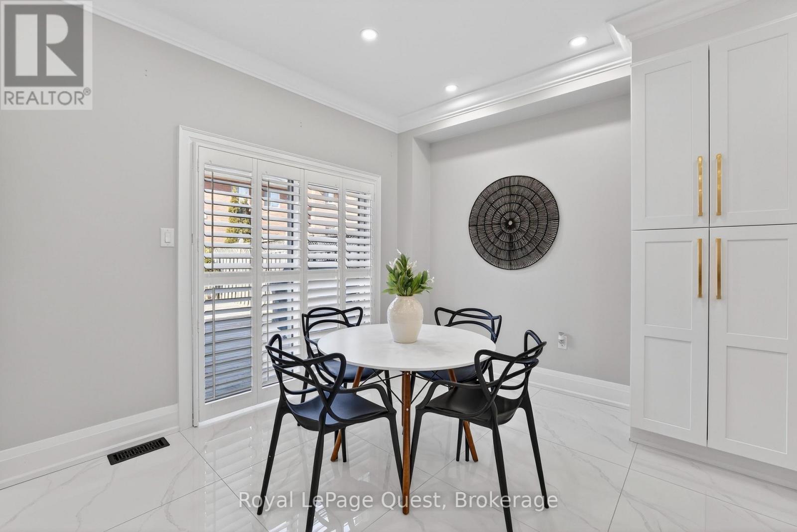 153 Woodbury Crescent, Newmarket (Summerhill Estates), Ontario  L3X 2S5 - Photo 9 - N12936320