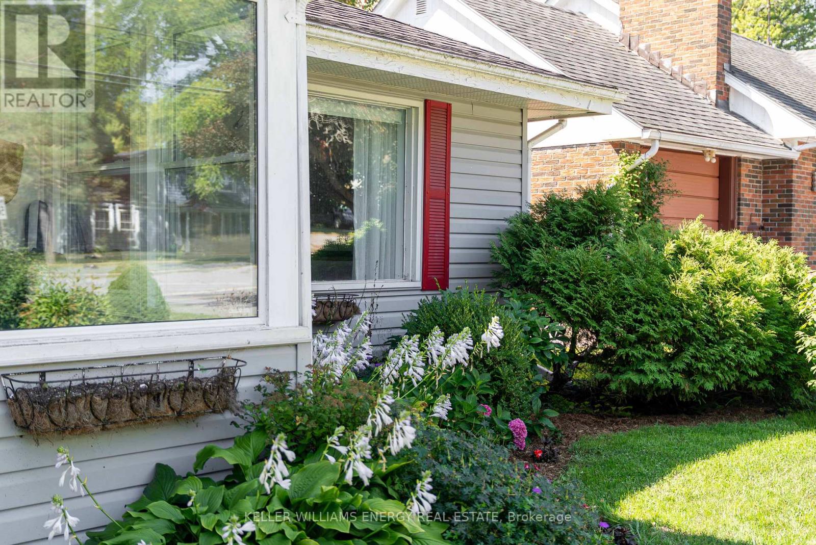 421 Bloomfield Main Street, Prince Edward County, Ontario  K0K 1G0 - Photo 2 - X12936132