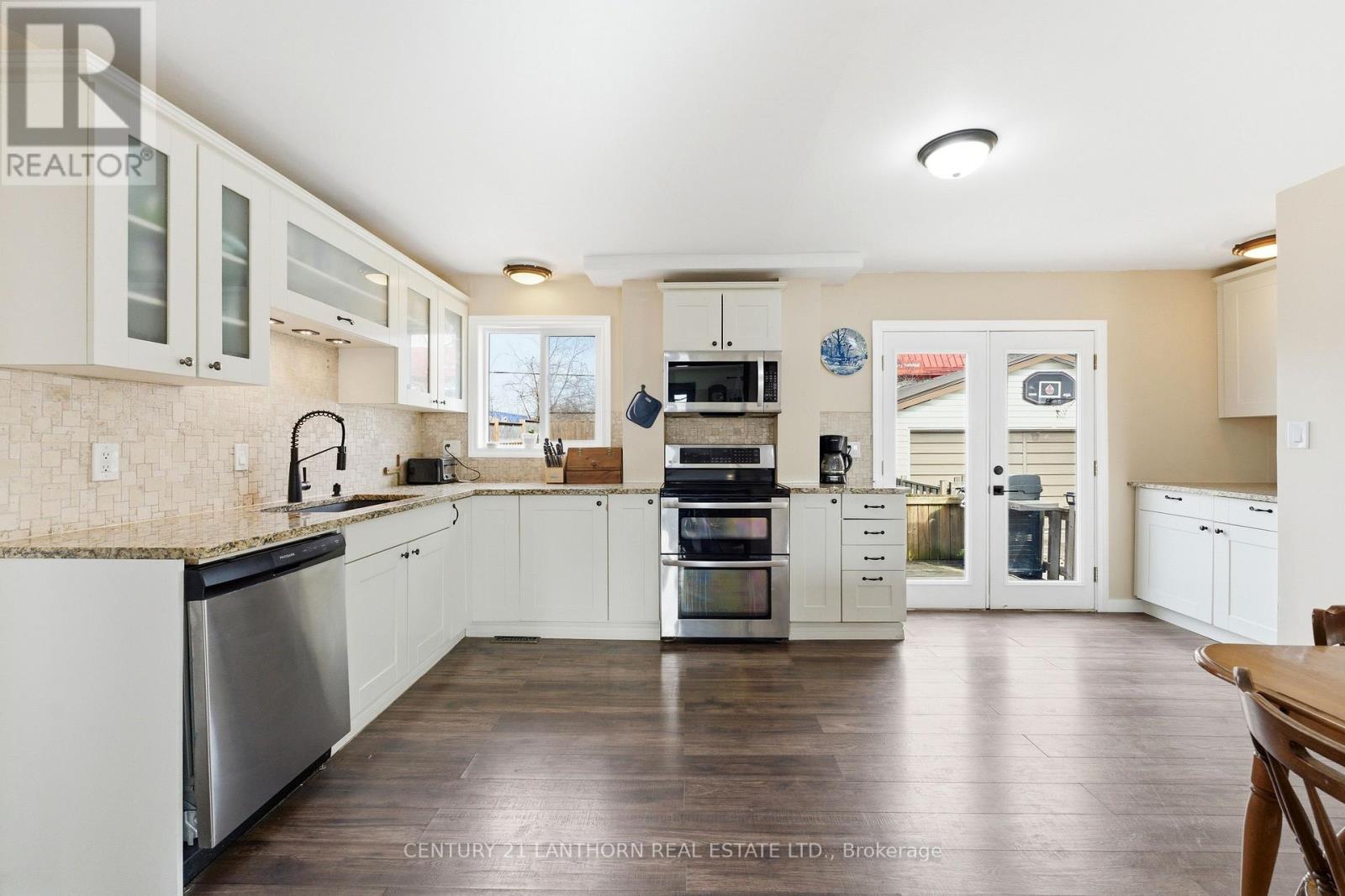 29 Valleyview Crescent, Belleville, Ontario  K8P 3E9 - Photo 2 - X12936212