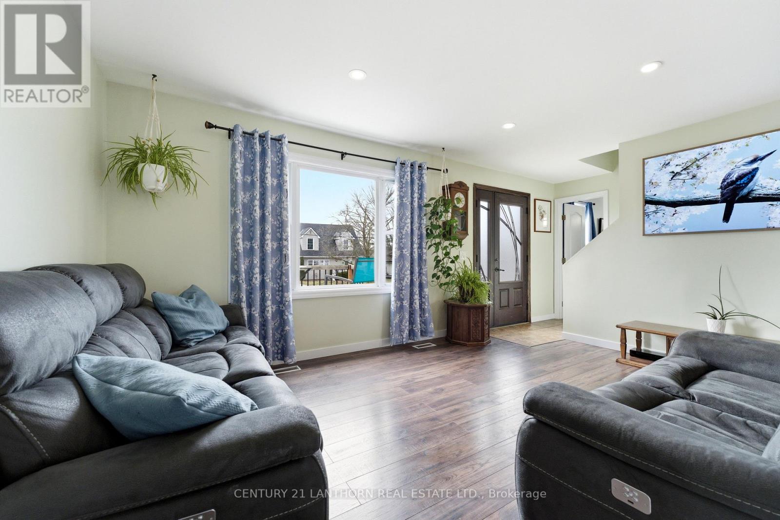 29 Valleyview Crescent, Belleville, Ontario  K8P 3E9 - Photo 8 - X12936212