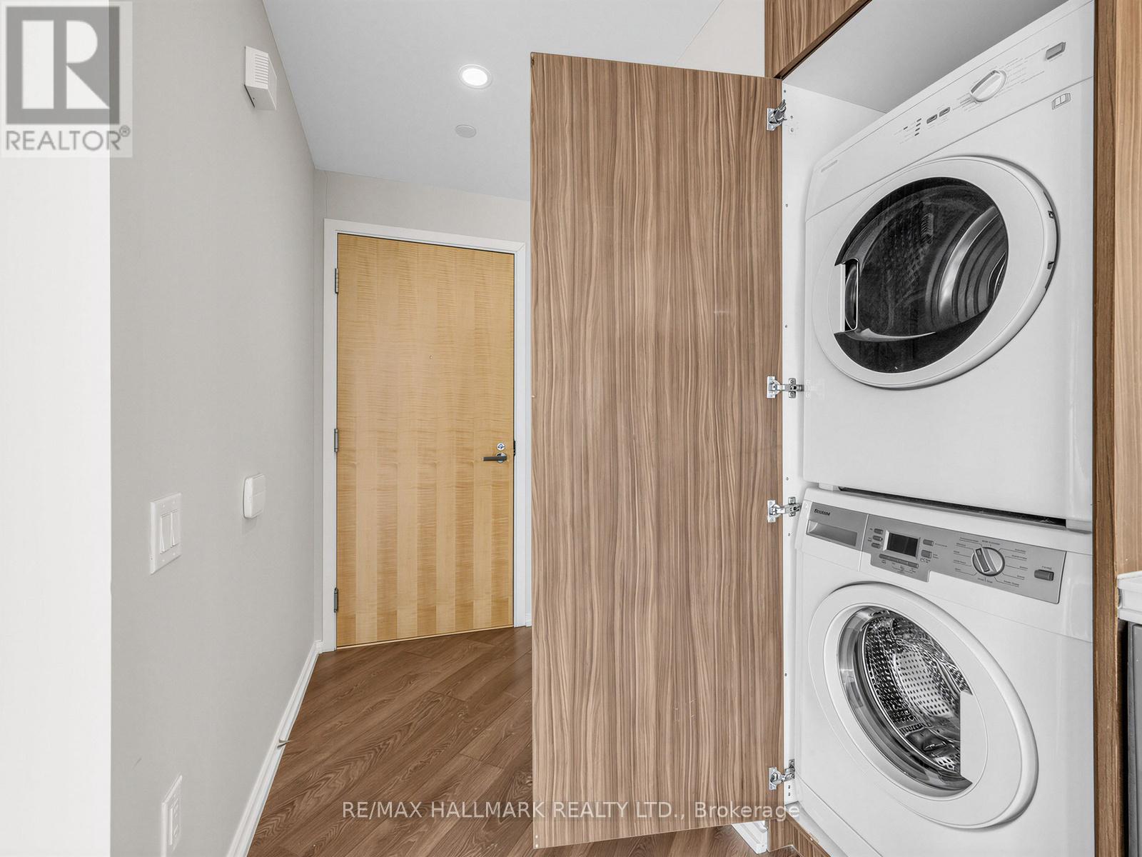 2012 - 45 Charles Street E, Toronto, Ontario  M4Y 0B8 - Photo 3 - C12936306