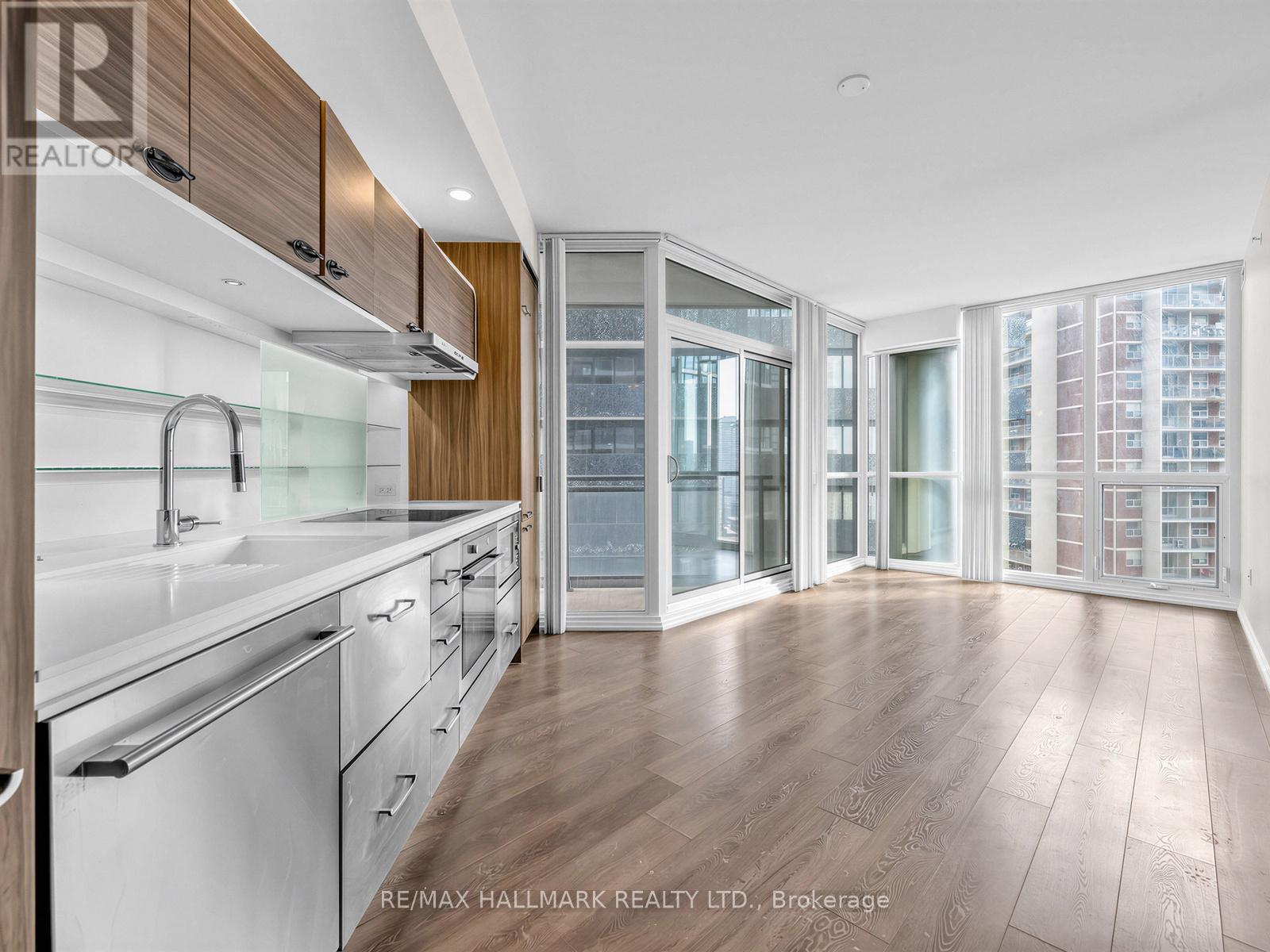 2012 - 45 Charles Street E, Toronto, Ontario  M4Y 0B8 - Photo 4 - C12936306