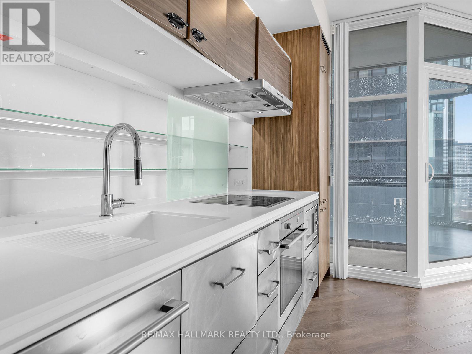 2012 - 45 Charles Street E, Toronto, Ontario  M4Y 0B8 - Photo 5 - C12936306