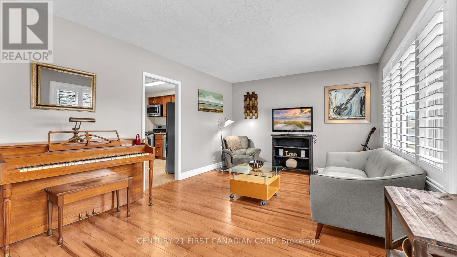 1499 North Vernon Avenue, London North, Ontario  N5X 1N7 - Photo 4 - X12936256