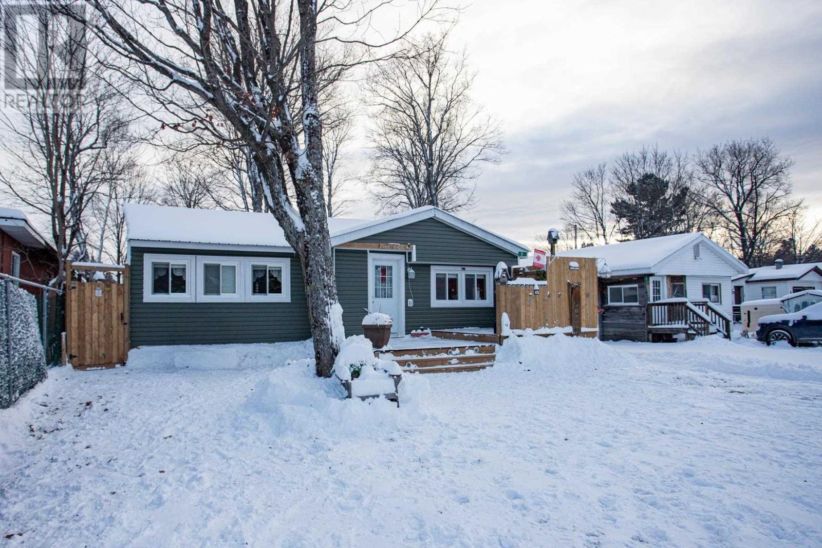 8 Wildwood Dr, Heyden, Ontario  P6A 5K7 - Photo 2 - SM260572