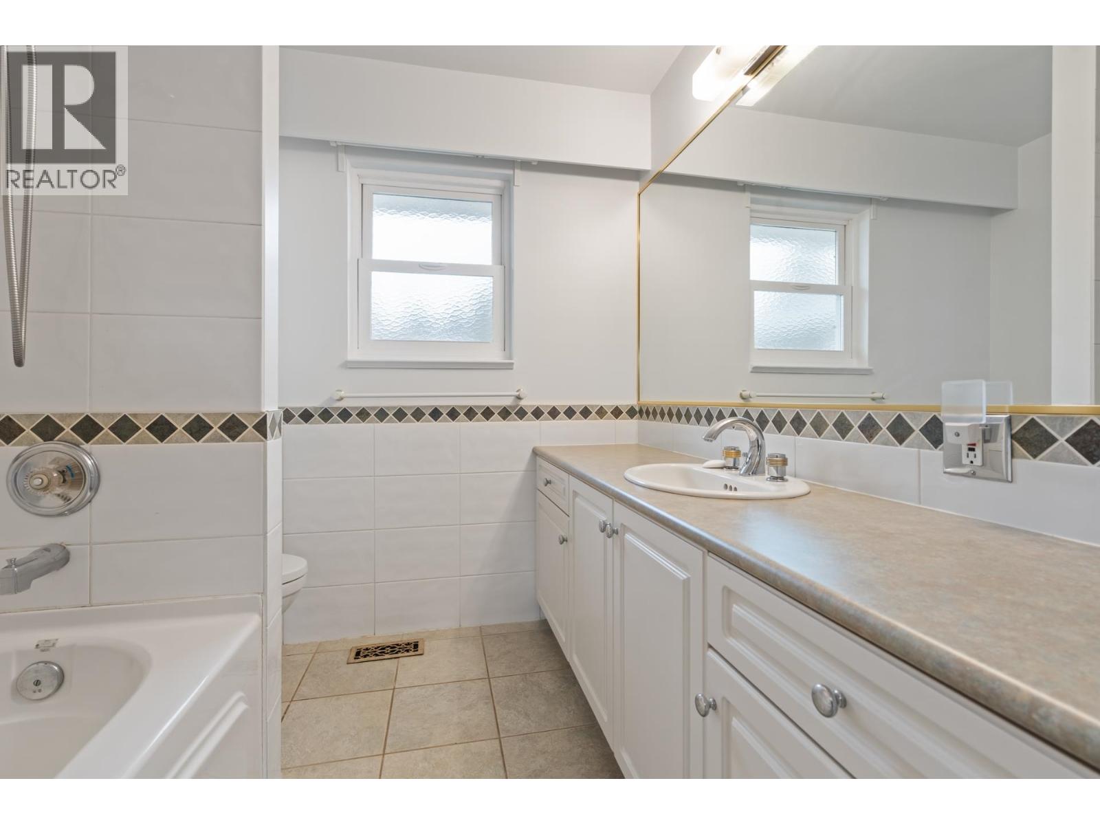 1743 Taralawn Court, Burnaby, British Columbia  V5B 3H4 - Photo 23 - R3100276