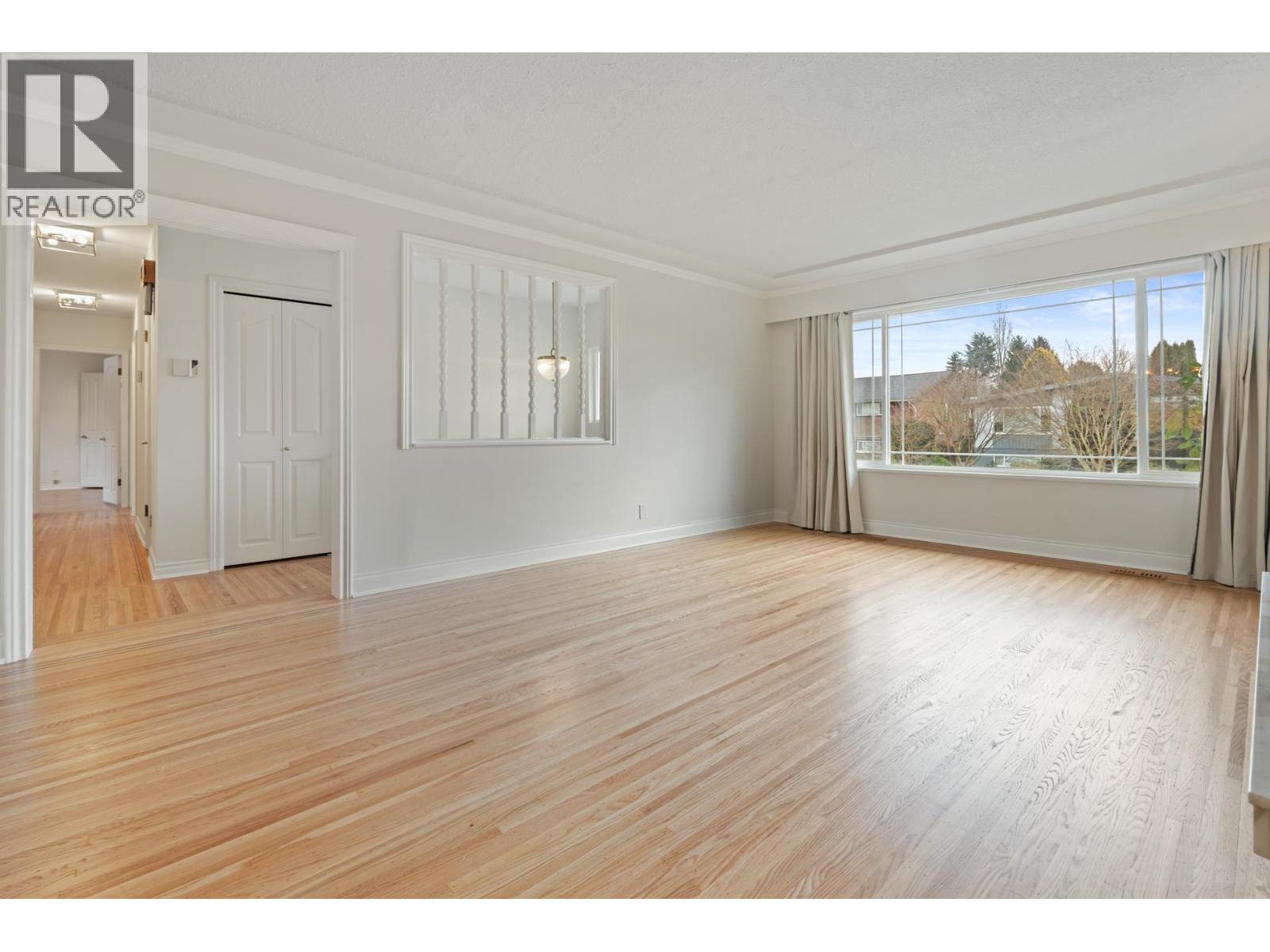 1743 Taralawn Court, Burnaby, British Columbia  V5B 3H4 - Photo 6 - R3100276