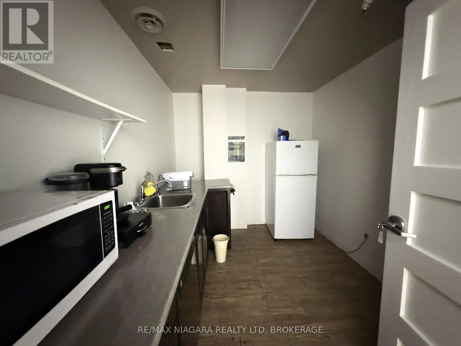 81 St. Paul Street, St. Catharines, Ontario  L2R 3M3 - Photo 21 - X12924222