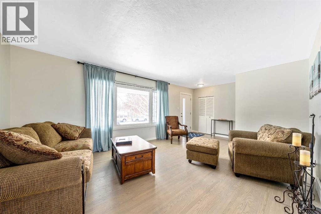 124 Lynnwood Drive Se, Calgary, Alberta  T2C 0S8 - Photo 4 - A2296485