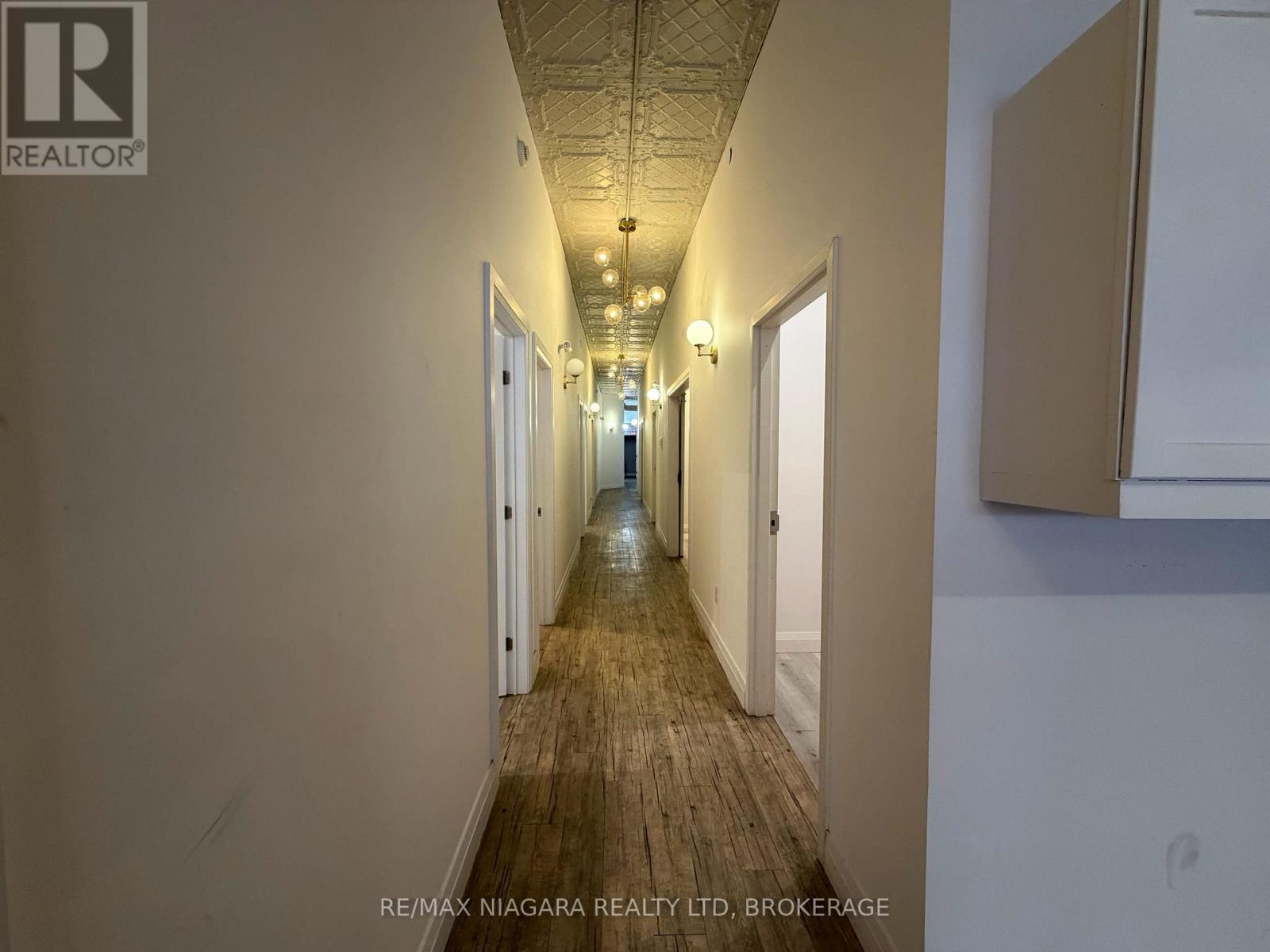 81 St. Paul Street, St. Catharines, Ontario  L2R 3M3 - Photo 8 - X12924222