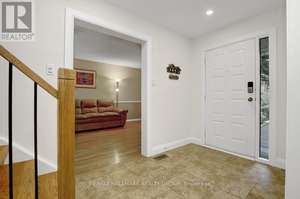 1692 Caminiti Crescent, Ottawa, Ontario  K4A 1L6 - Photo 4 - X12936142