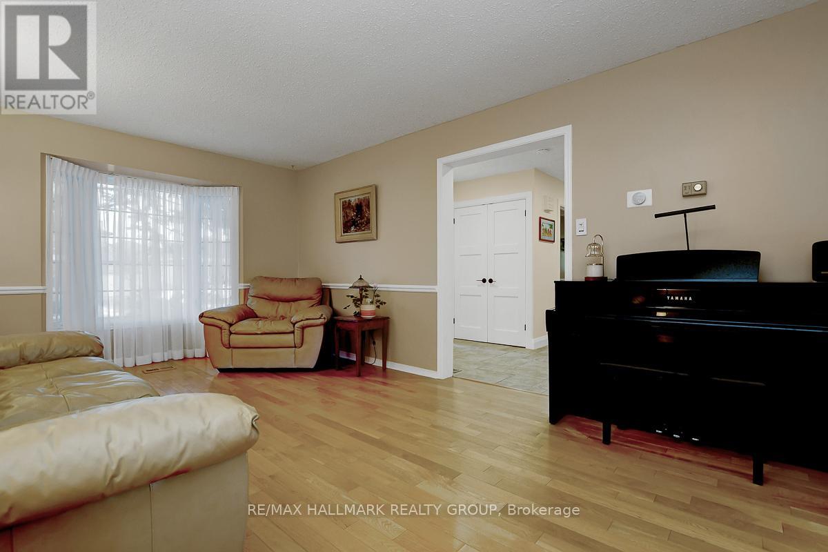 1692 Caminiti Crescent, Ottawa, Ontario  K4A 1L6 - Photo 8 - X12936142