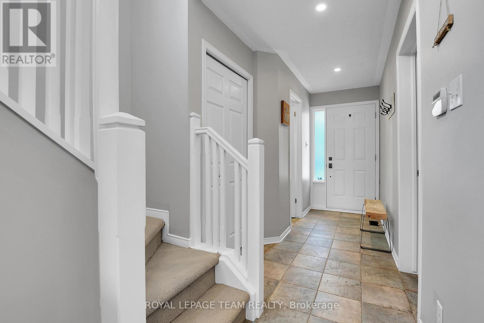 228 Latchford Road, Ottawa, Ontario  K1Z 1B9 - Photo 4 - X12936166