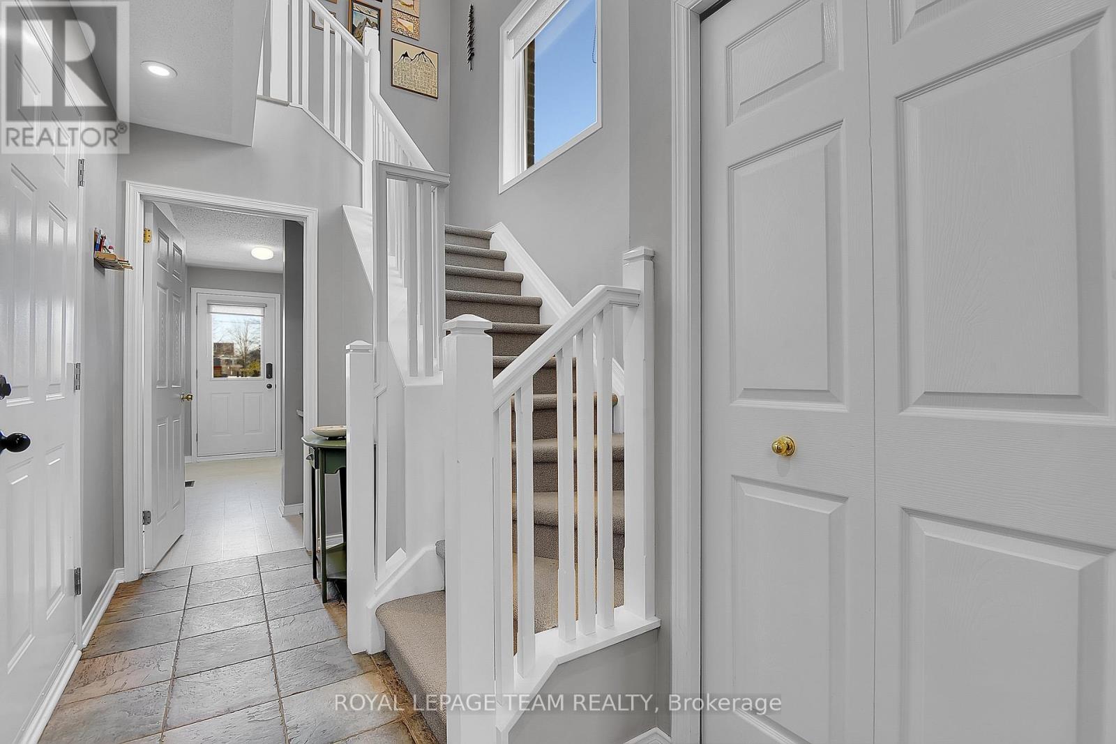 228 Latchford Road, Ottawa, Ontario  K1Z 1B9 - Photo 6 - X12936166