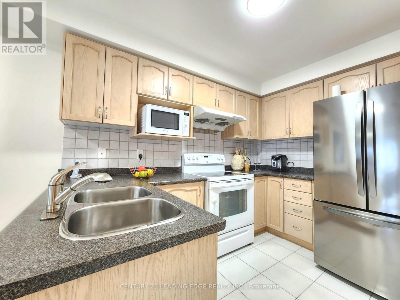 93 Treasure Hill Road, Vaughan, Ontario  L6A 0A6 - Photo 11 - N12936098