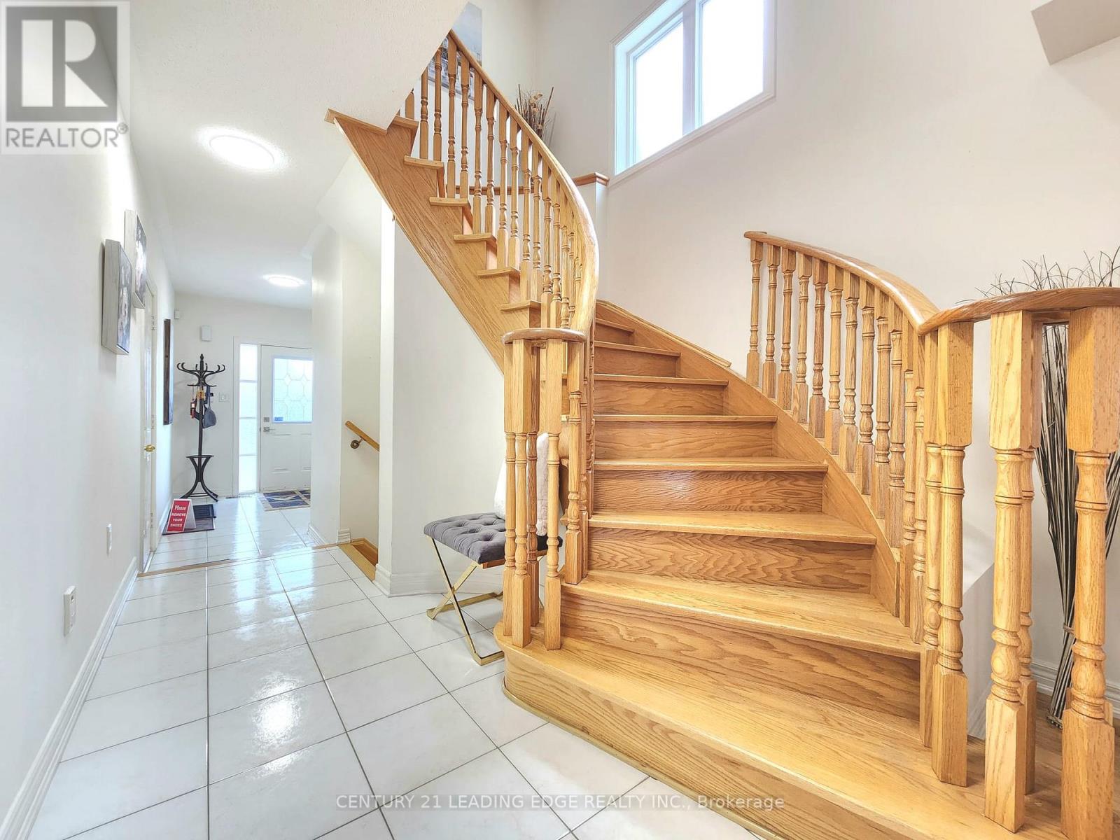 93 Treasure Hill Road, Vaughan, Ontario  L6A 0A6 - Photo 4 - N12936098