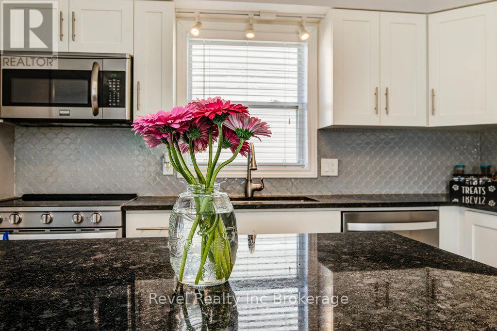 733 Southwood Way, South-West Oxford, Ontario N4V 1G5 - Photo 14 - X12936336