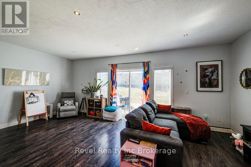 733 Southwood Way, South-West Oxford, Ontario N4V 1G5 - Photo 18 - X12936336