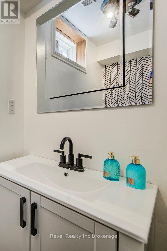 733 Southwood Way, South-West Oxford, Ontario N4V 1G5 - Photo 32 - X12936336