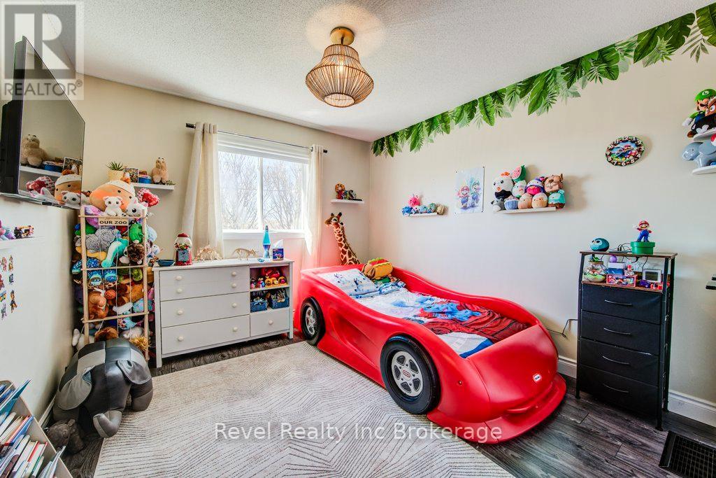 733 Southwood Way, South-West Oxford, Ontario N4V 1G5 - Photo 35 - X12936336