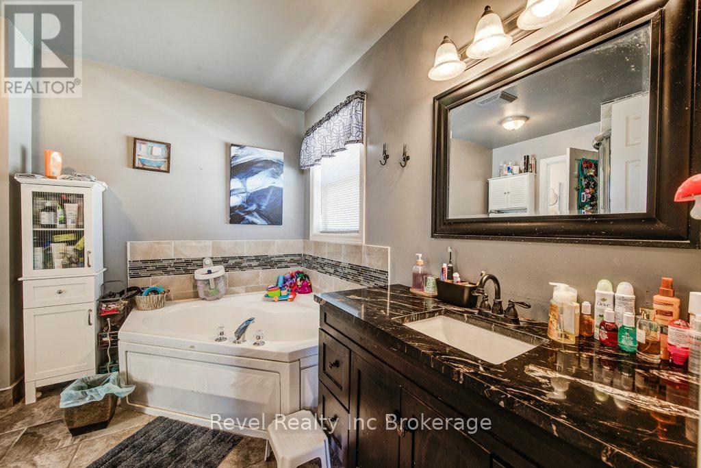 733 Southwood Way, South-West Oxford, Ontario N4V 1G5 - Photo 37 - X12936336