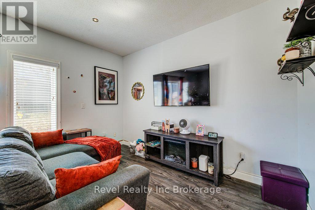 733 Southwood Way, South-West Oxford, Ontario N4V 1G5 - Photo 38 - X12936336