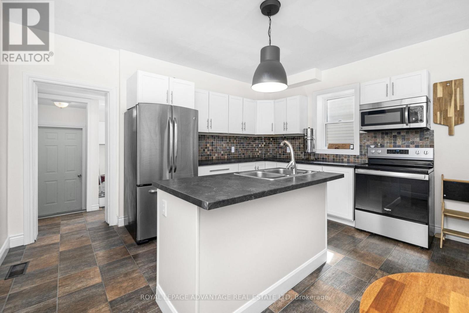 15 Kent Street, Smiths Falls, Ontario  K7A 1B5 - Photo 12 - X12936096