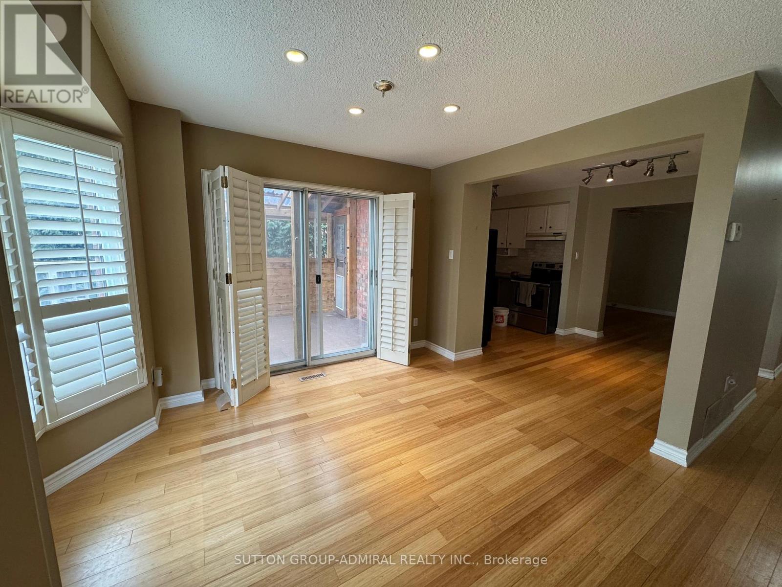 27 Dawson Crescent, Aurora, Ontario  L4G 4T7 - Photo 7 - N12936128