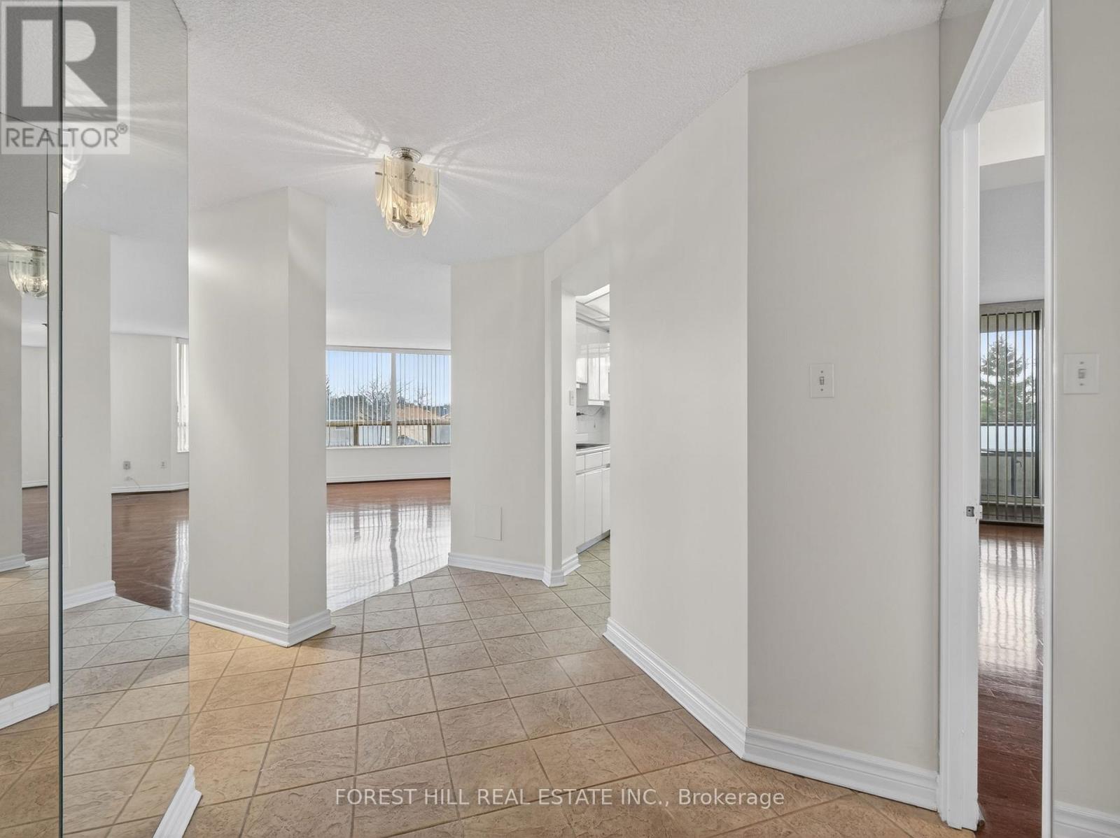 #203 - 343 Clark Avenue W, Vaughan, Ontario  L4J 7K5 - Photo 4 - N12936204