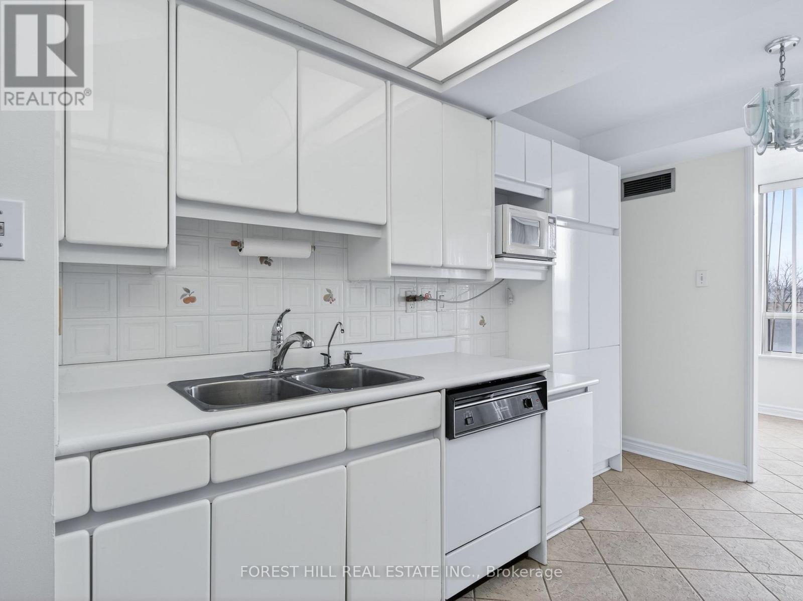 #203 - 343 Clark Avenue W, Vaughan, Ontario  L4J 7K5 - Photo 7 - N12936204