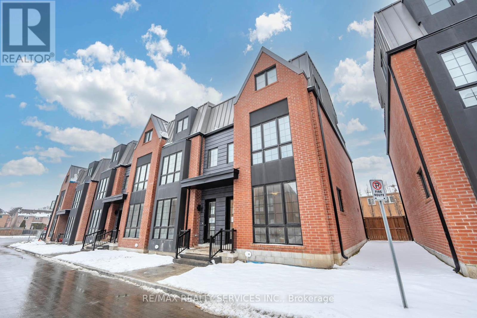 35 Alton Crescent, Vaughan, Ontario  L6S 3E7 - Photo 2 - N12936224