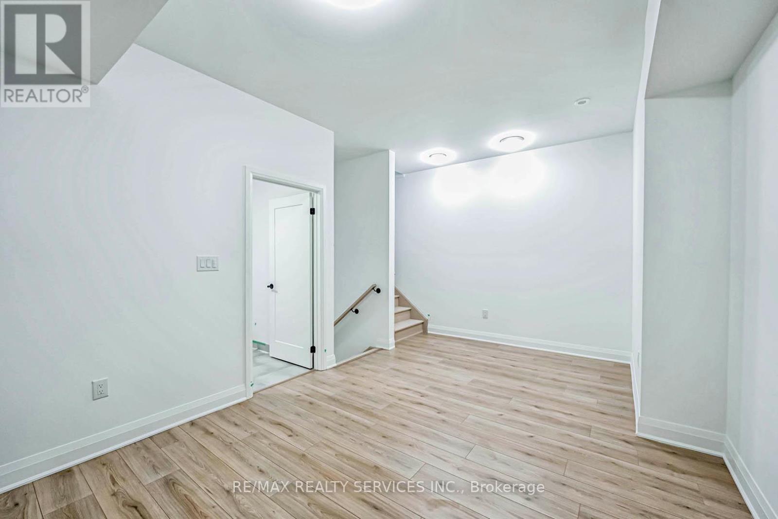 35 Alton Crescent, Vaughan, Ontario  L6S 3E7 - Photo 32 - N12936224