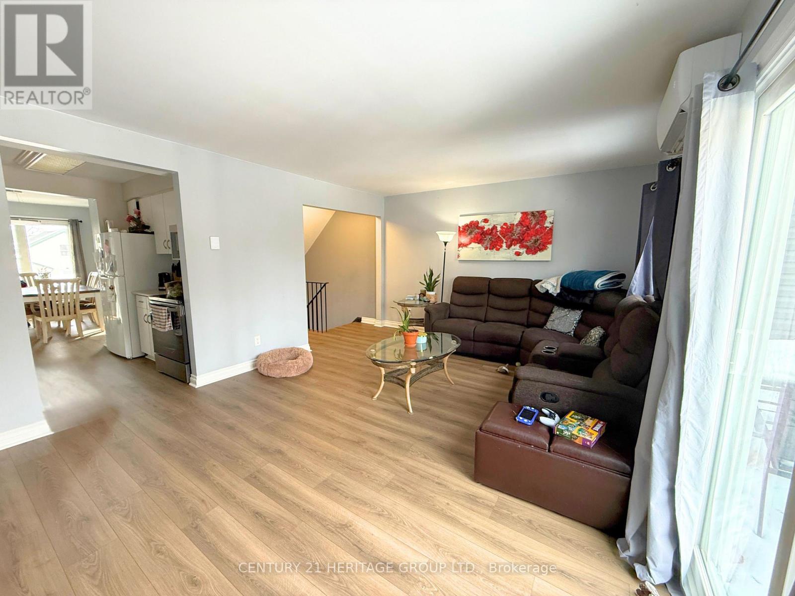 5 - 113 North Street, Georgina, Ontario  L0E 1R0 - Photo 3 - N12936246