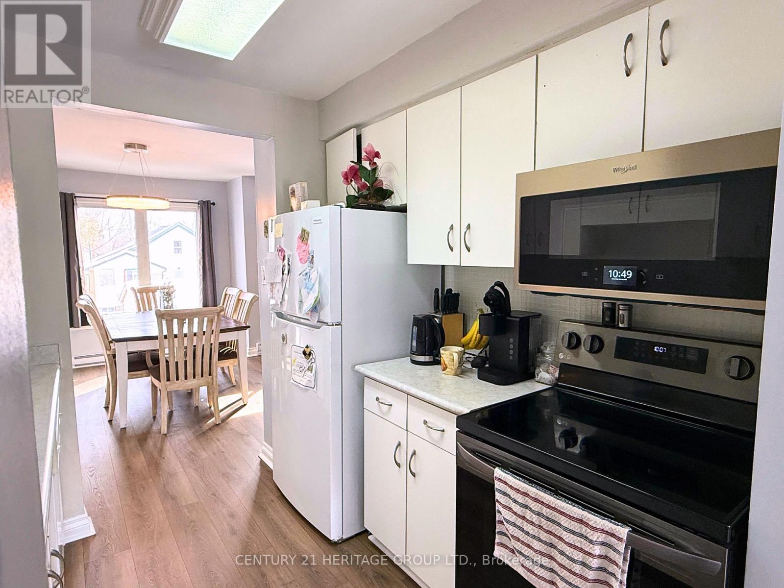 5 - 113 North Street, Georgina, Ontario  L0E 1R0 - Photo 7 - N12936246