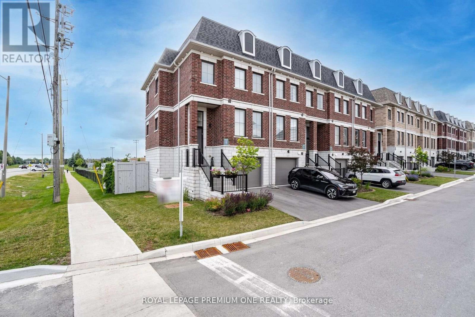 2 Seacoasts Circle, Vaughan, Ontario  L6A 5B6 - Photo 2 - N12936250