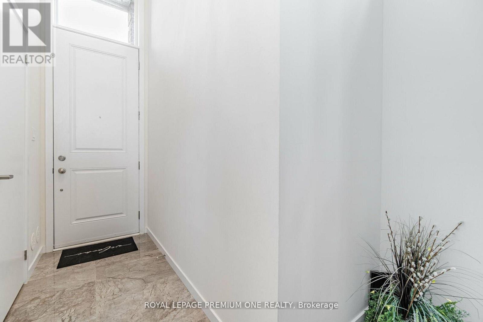 2 Seacoasts Circle, Vaughan, Ontario  L6A 5B6 - Photo 4 - N12936250