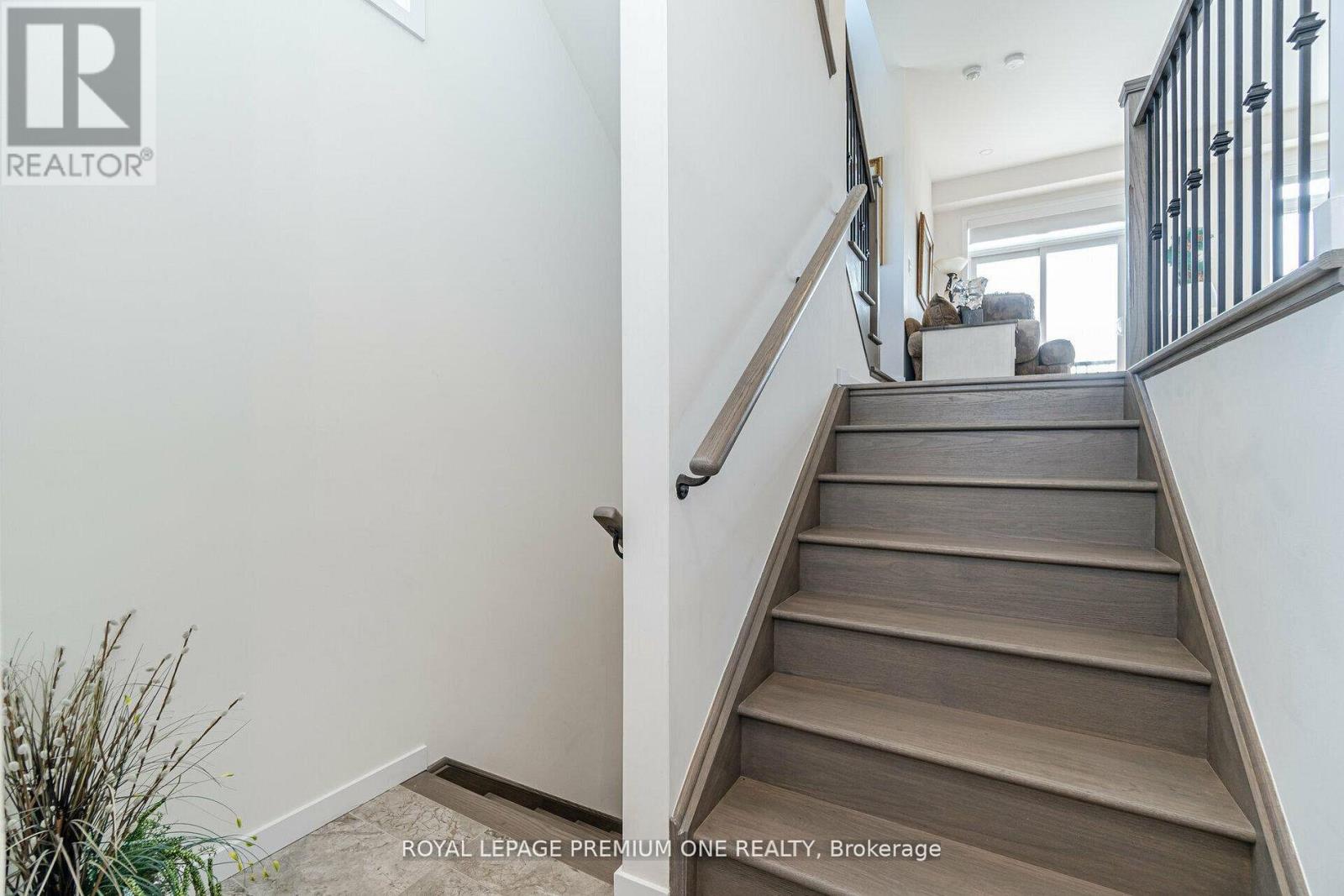 2 Seacoasts Circle, Vaughan, Ontario  L6A 5B6 - Photo 5 - N12936250