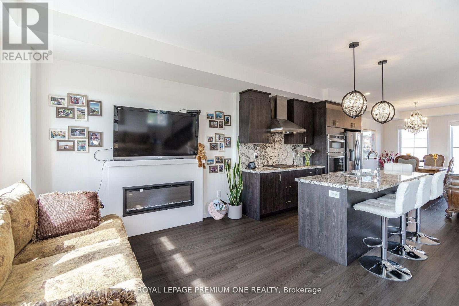 2 Seacoasts Circle, Vaughan, Ontario  L6A 5B6 - Photo 8 - N12936250