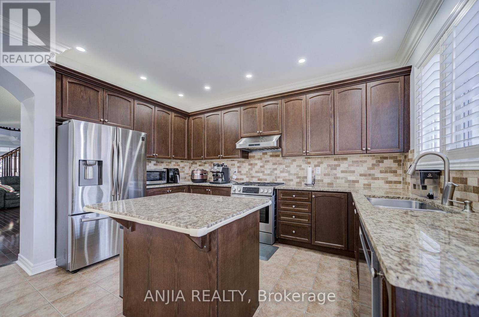 15 Ross Shiner Lane, Whitchurch-Stouffville, Ontario  L4A 0V5 - Photo 5 - N12936334