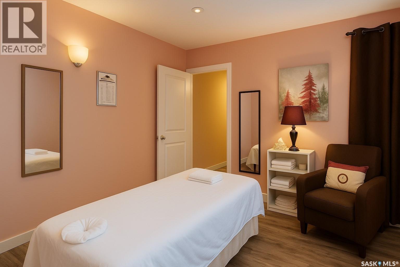 1229 Idylwyld Drive N, Saskatoon, Saskatchewan  S7L 1A3 - Photo 1 - SK031560