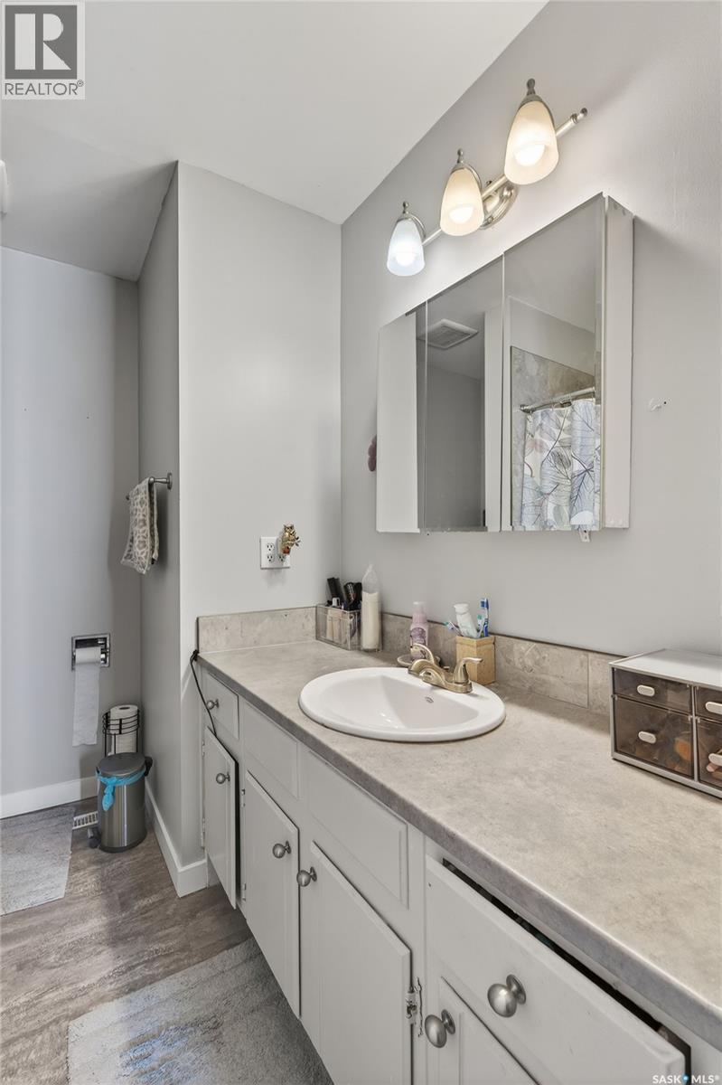 555 32nd Street W, Prince Albert, Saskatchewan  S6V 6B7 - Photo 21 - SK031515