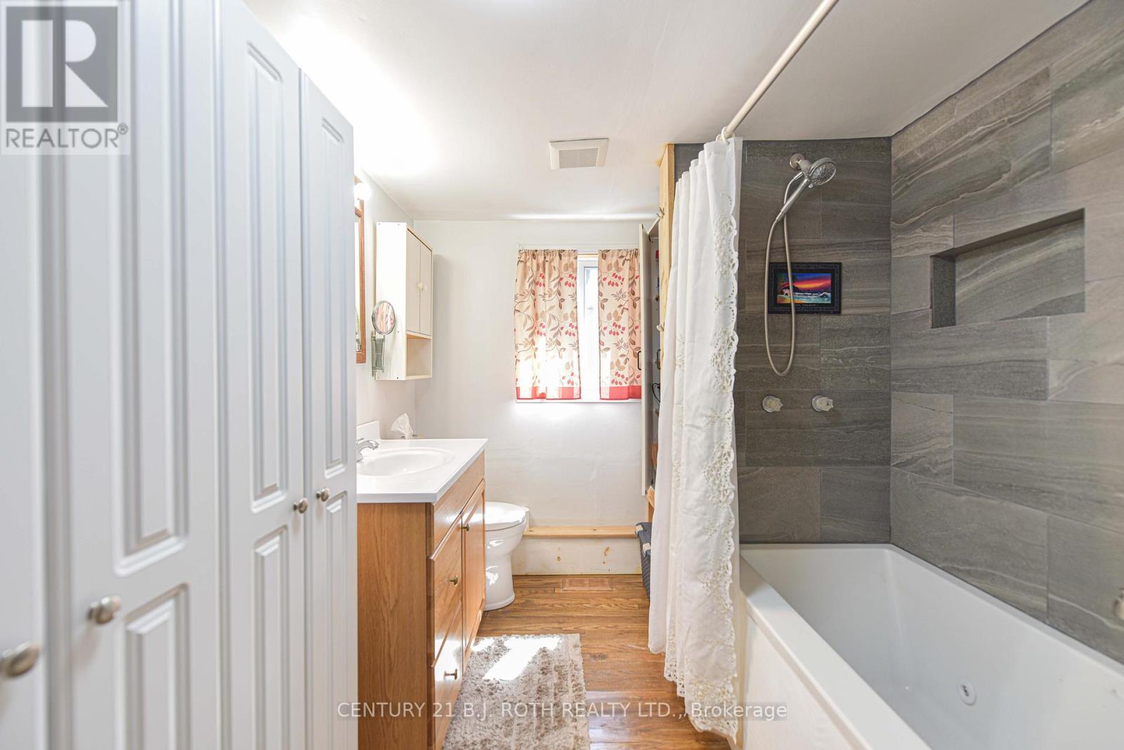 3801 Wood Avenue, Severn (West Shore), Ontario  L3V 6H3 - Photo 31 - S12936186