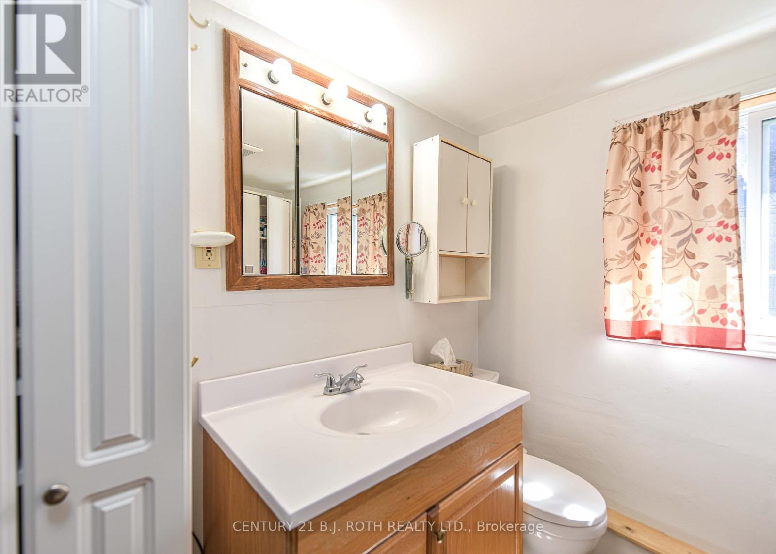 3801 Wood Avenue, Severn (West Shore), Ontario  L3V 6H3 - Photo 33 - S12936186