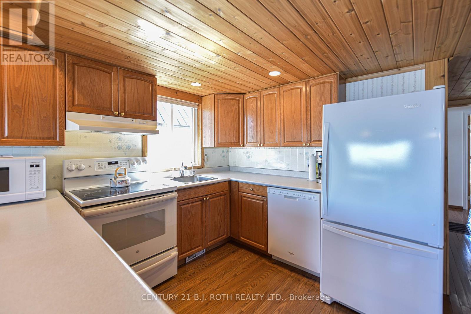 3801 Wood Avenue, Severn (West Shore), Ontario  L3V 6H3 - Photo 37 - S12936186