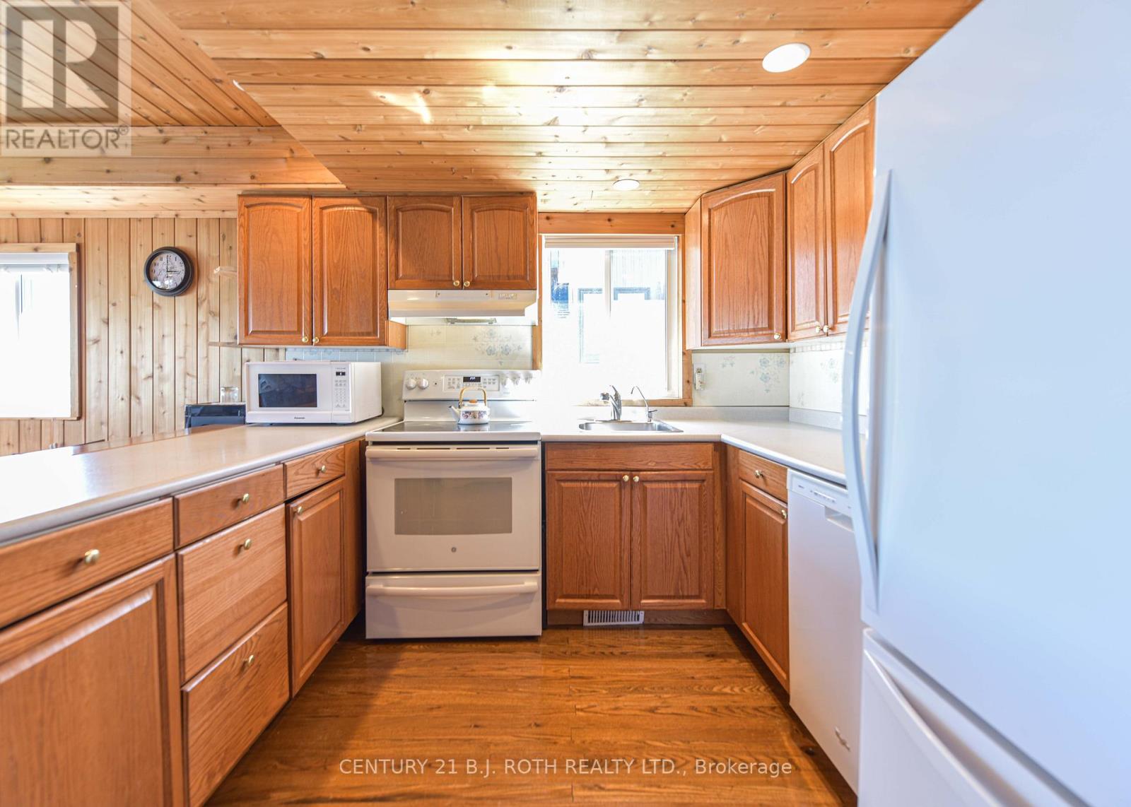 3801 Wood Avenue, Severn (West Shore), Ontario  L3V 6H3 - Photo 38 - S12936186